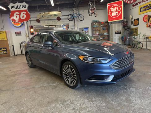 Used 2018 Ford Fusion SE w/ Fusion SE Technology Package FWD image 7