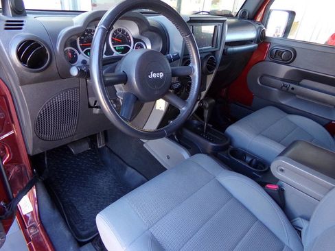 Used 2007 Jeep Wrangler Unlimited Sahara w/ Dual Top Group image 14