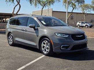 Used 2023 Chrysler Pacifica Limited video 3