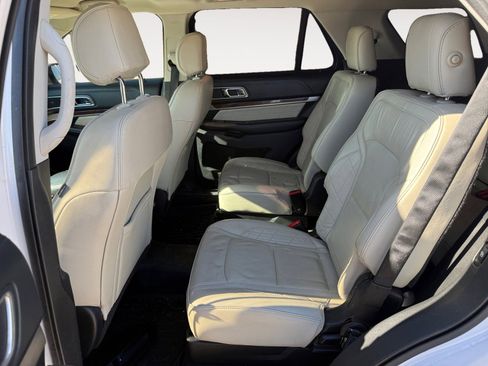 Used 2017 Ford Explorer Platinum image 13