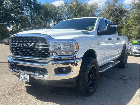 Used 2024 RAM 2500 Big Horn AWD/4WD image 3