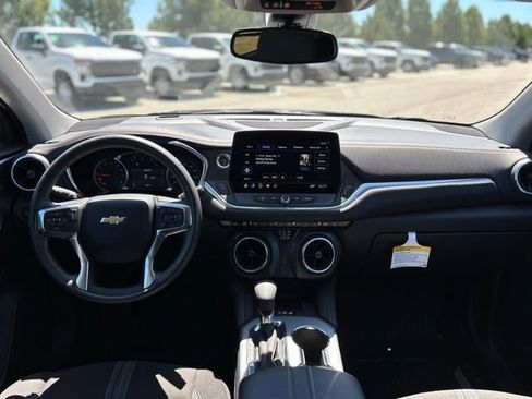 Used 2025 Chevrolet Blazer LT w/ Convenience Package image 18