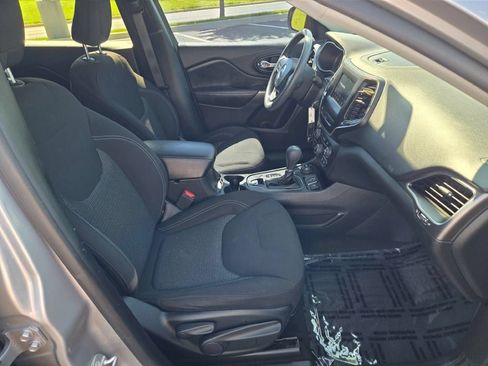 Used 2020 Jeep Cherokee Latitude AWD/4WD image 6