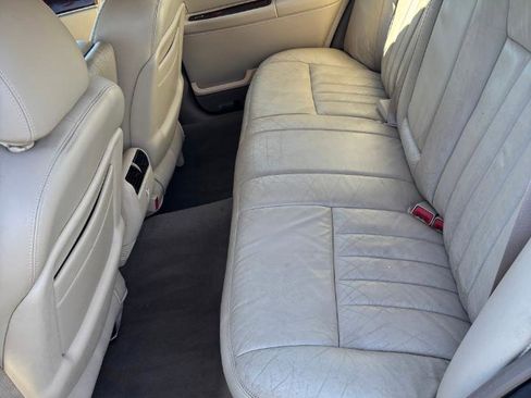Used 2004 Lincoln Town Car Signature image 18