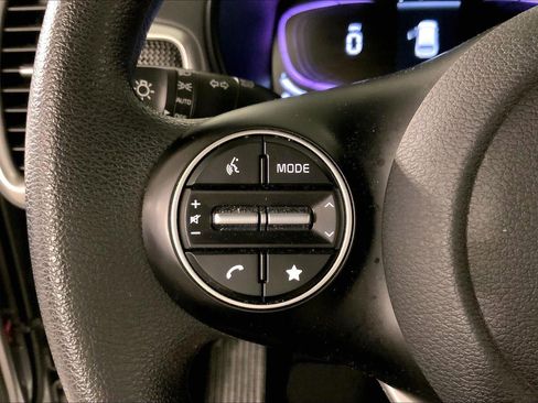 Certified 2025 Kia Soul LX w/ LX Technology Package FWD image 18