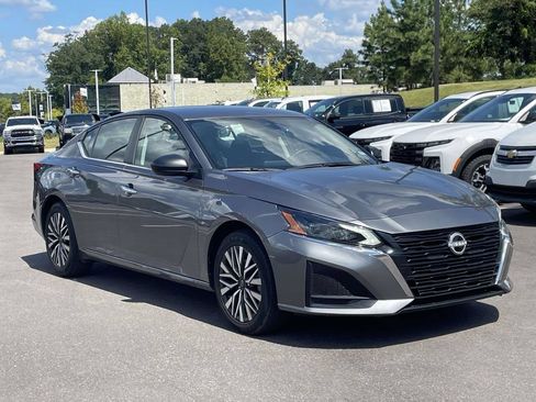 Used 2025 Nissan Altima 2.5 SV FWD image 1