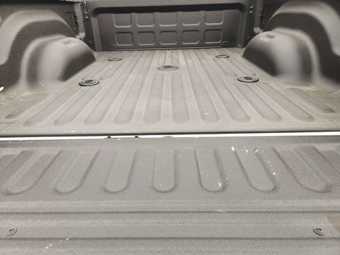 New 2026 RAM 2500 Laramie AWD/4WD image 25