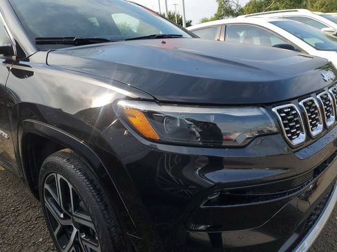Used 2025 Jeep Compass Limited w/ Elite Group AWD/4WD image 2