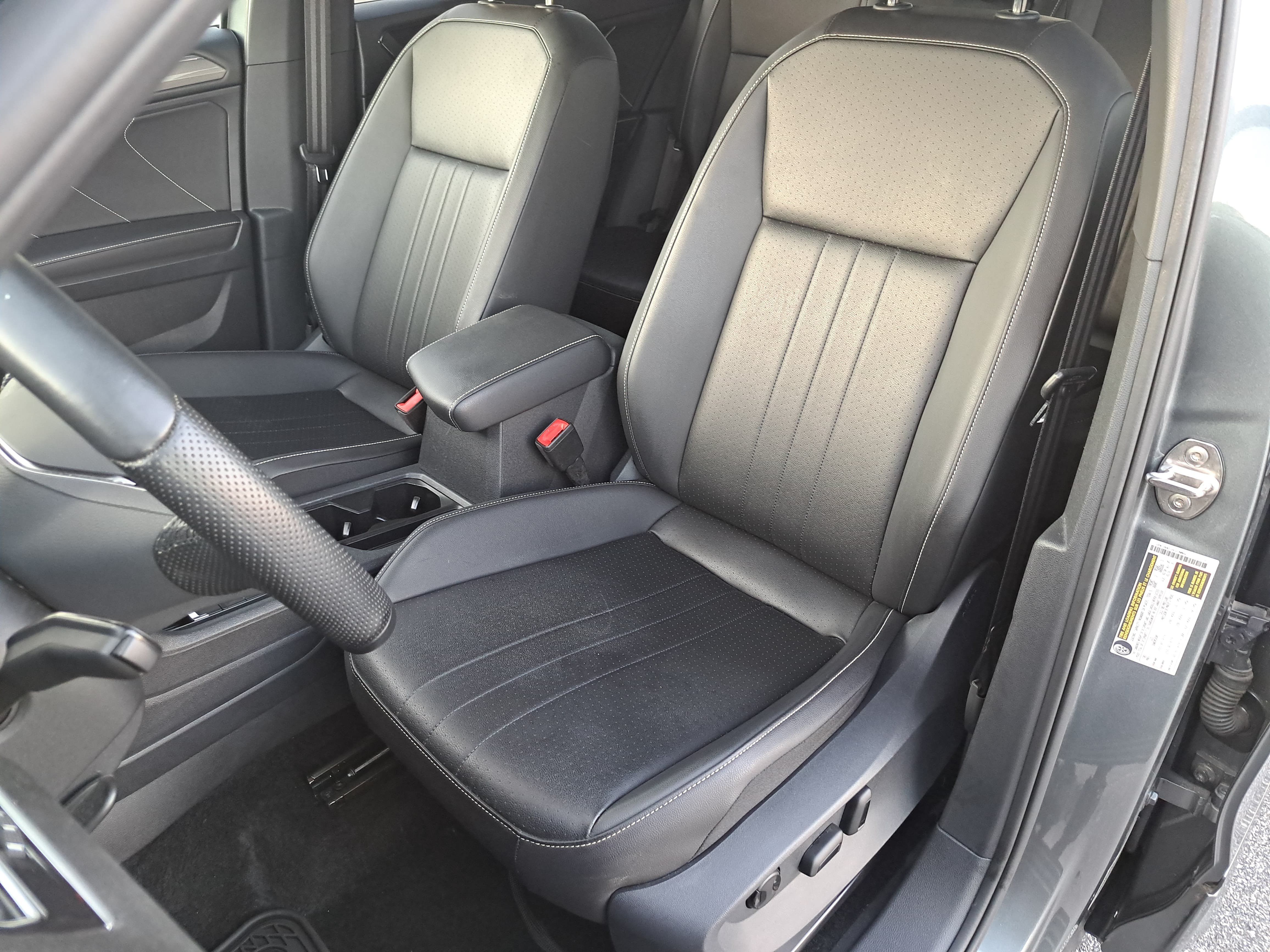 Used 2024 Volkswagen Tiguan SE R-Line AWD/4WD image 16