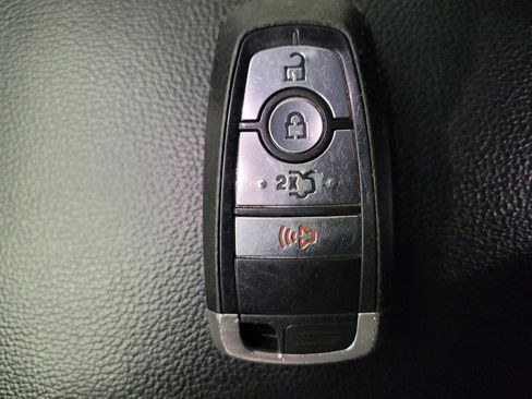 Used 2017 Ford Fusion SE w/ Fusion SE Technology Package image 32