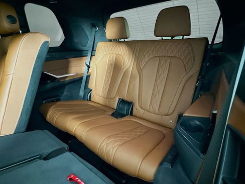 Certified 2025 BMW X7 xDrive40i w/ Executive Package image 28