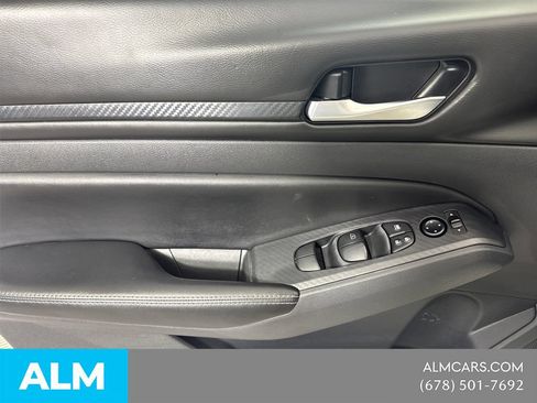 Used 2025 Nissan Altima 2.5 SV FWD image 14