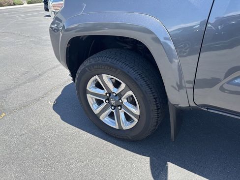 Used 2016 Toyota Tacoma Limited w/ Towing Package AWD/4WD image 12