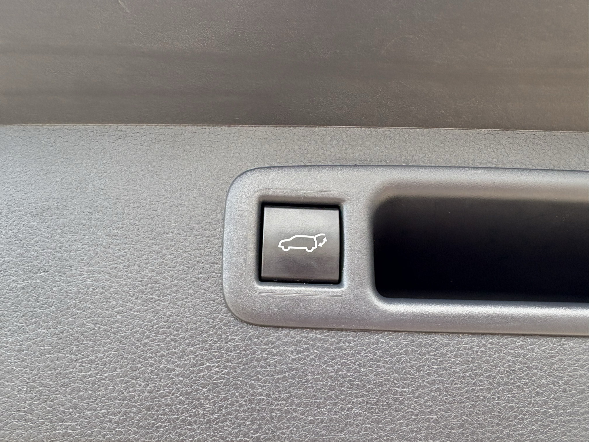 Used 2023 Toyota Highlander LE AWD/4WD image 29