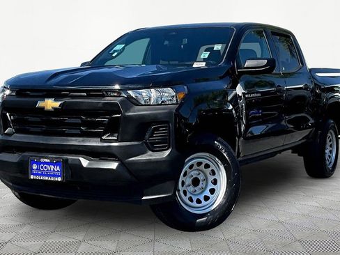 Used 2023 Chevrolet Colorado W/T image 3