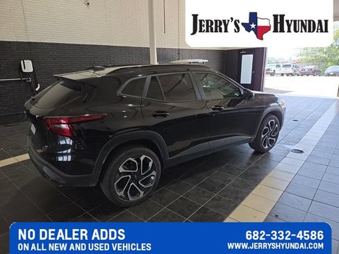 Used 2025 Chevrolet Trax RS w/ Driver Confidence Package FWD image 5