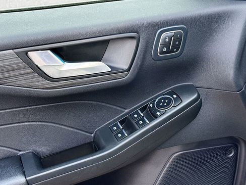 Used 2023 Ford Escape Platinum image 16