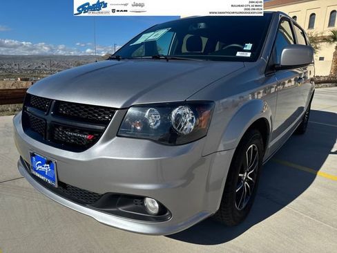 Used 2018 Dodge Grand Caravan SE image 1
