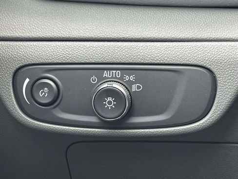 Used 2023 Chevrolet Bolt EUV Premier w/ Super Cruise Package image 9