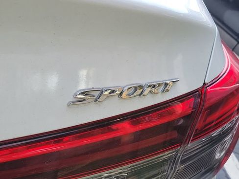 Used 2024 Honda Civic Sport image 6
