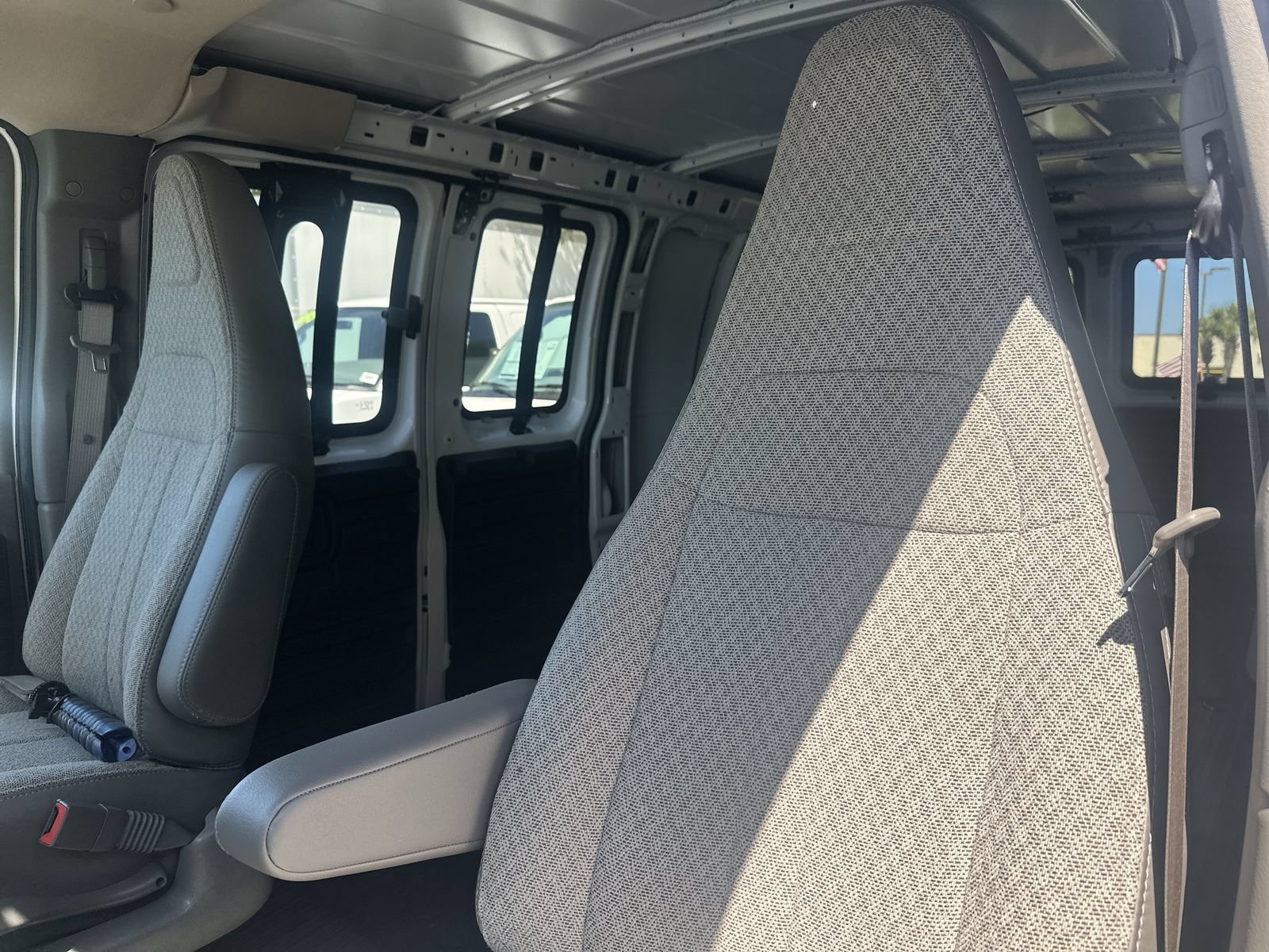 Used 2025 GMC Savana 3500 Extended w/ Driver Convenience Package RWD image 30