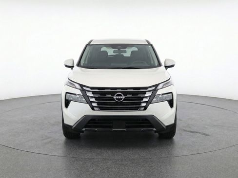 Used 2025 Nissan Rogue SV image 2