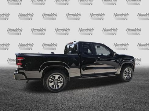 Used 2025 Nissan Frontier SV image 11