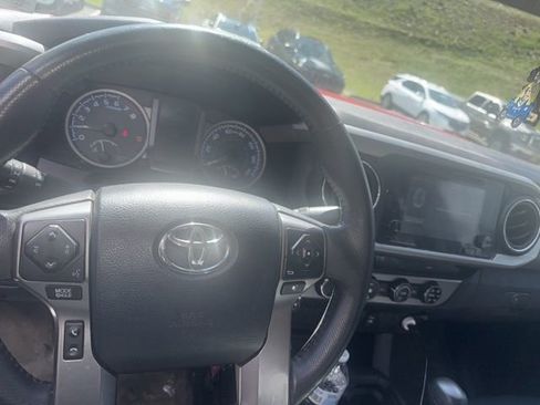 Used 2017 Toyota Tacoma SR5 w/ Tow Package image 5