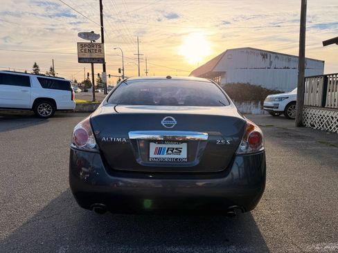 Used 2010 Nissan Altima 2.5 S w/ Premium Audio Pkg FWD image 4