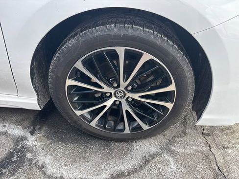 Used 2020 Toyota Camry SE image 9