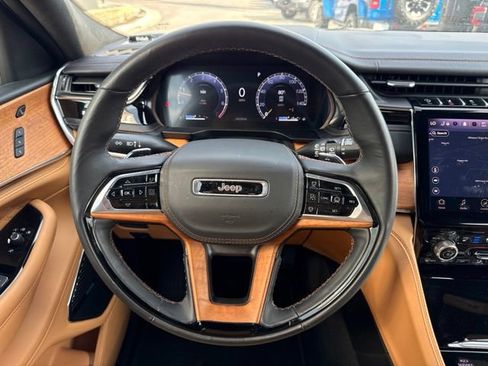 Used 2025 Jeep Grand Cherokee Summit AWD/4WD image 19