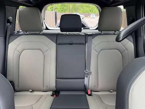 New 2026 Land Rover Defender 110 X-Dynamic SE AWD/4WD image 32