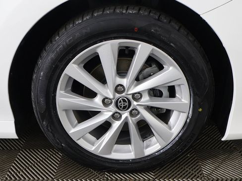 Used 2021 Toyota Camry LE image 18