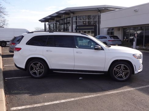 Certified 2022 Mercedes-Benz GLS 450 GLS 450 4MATIC SUV image 3