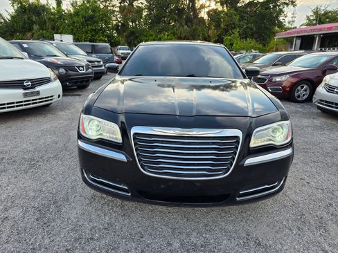 Used 2013 Chrysler 300 image 2