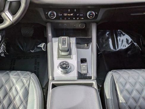 Used 2023 Mitsubishi Outlander SEL image 17