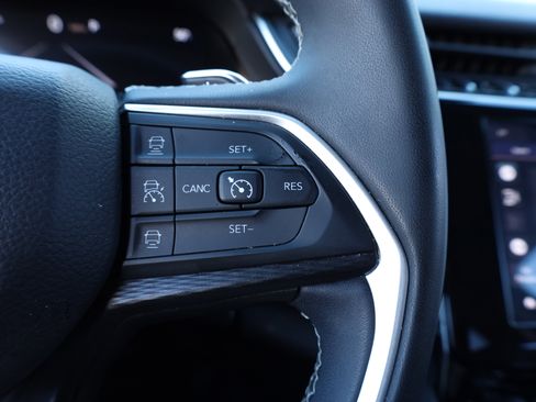 Used 2023 Jeep Grand Cherokee Laredo image 25