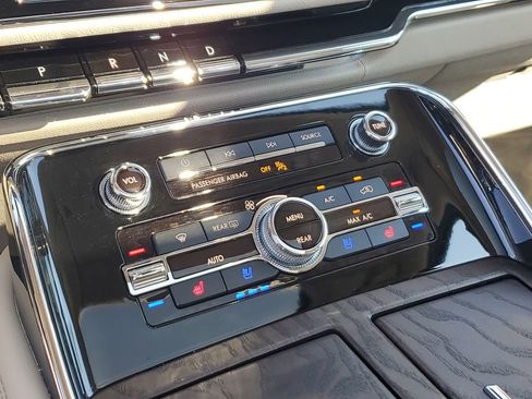 Used 2021 Lincoln Navigator Reserve w/ Luxury Package image 33