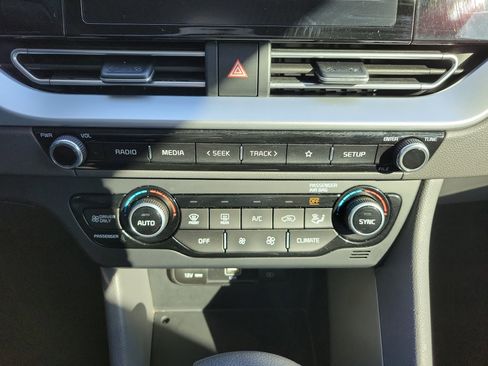 Certified 2021 Kia Niro LX image 31