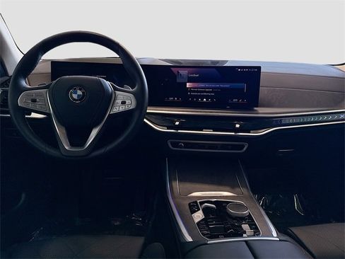 Used 2025 BMW X7 xDrive40i w/ Climate Comfort Package image 19