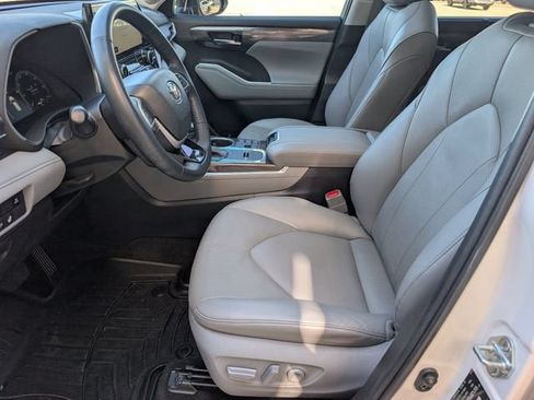 Used 2023 Toyota Highlander Limited AWD/4WD image 8