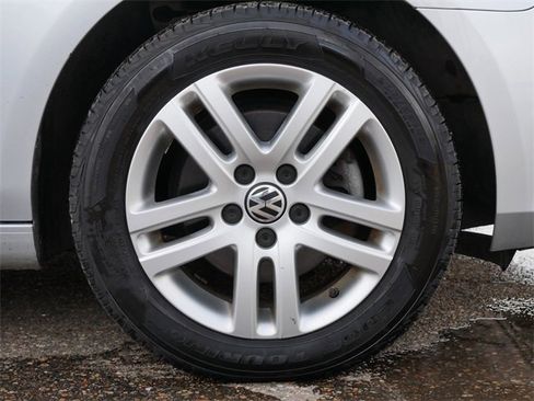 Used 2012 Volkswagen Golf 4-Door image 9