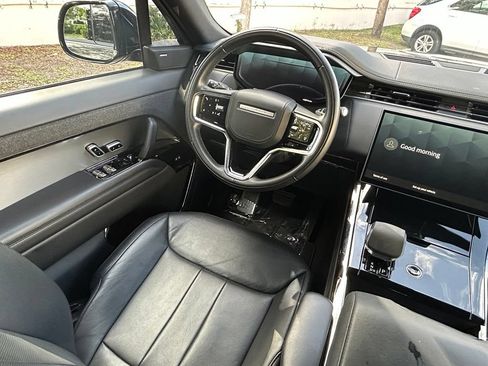 Used 2025 Land Rover Range Rover Sport SE AWD/4WD image 9