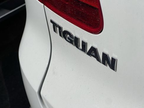 Used 2017 Volkswagen Tiguan S image 7