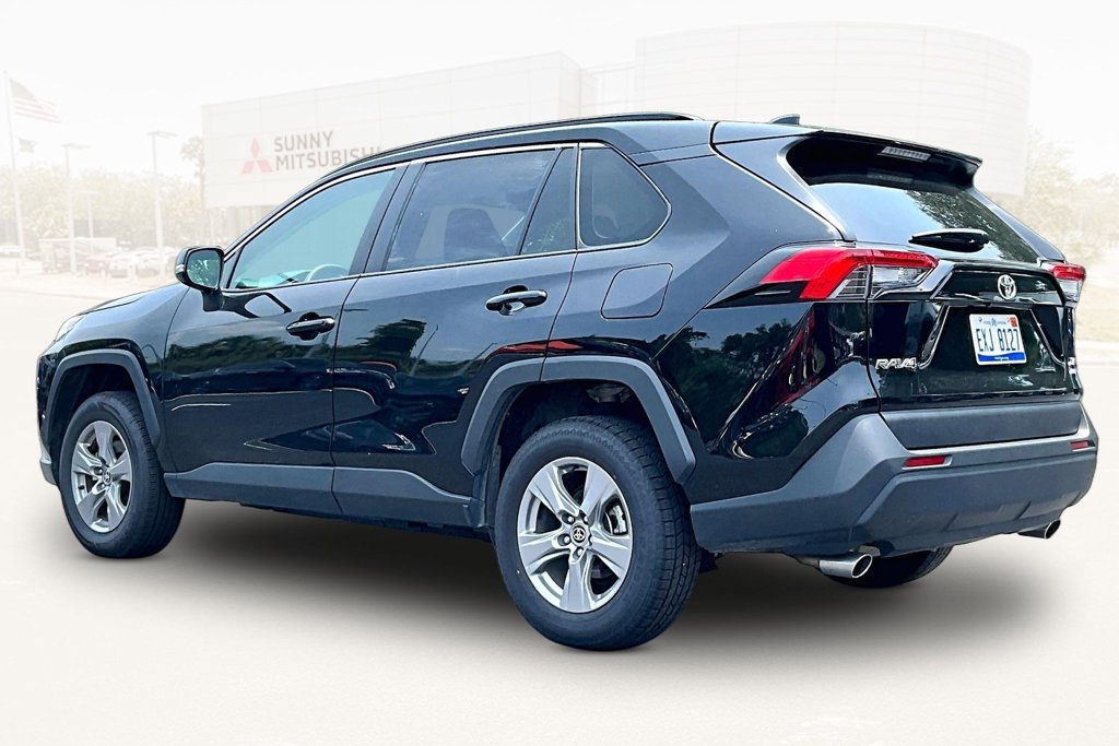 Used 2025 Toyota RAV4 XLE AWD/4WD image 4