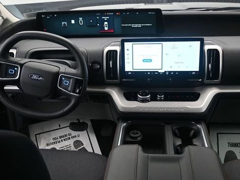 Used 2025 Ford Expedition Active image 8