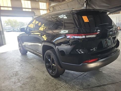 Used 2024 Jeep Grand Cherokee L Limited w/ Luxury Tech Group II image 3