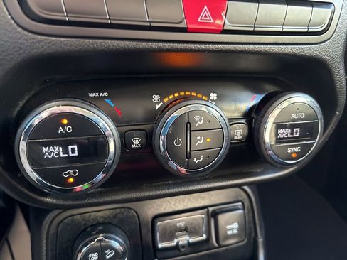 Used 2015 Jeep Renegade Trailhawk w/ Popular Equipment Group image 28