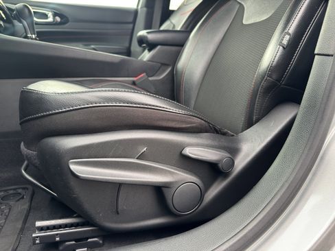 Used 2023 Jeep Compass Trailhawk image 12