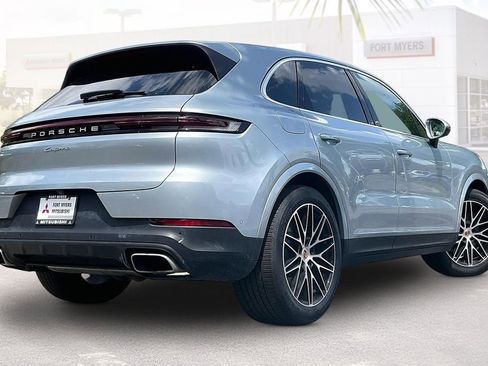 Used 2025 Porsche Cayenne AWD/4WD image 33